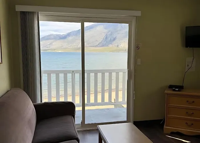 Suite 16 Green Gables Resort Lake View Retreat