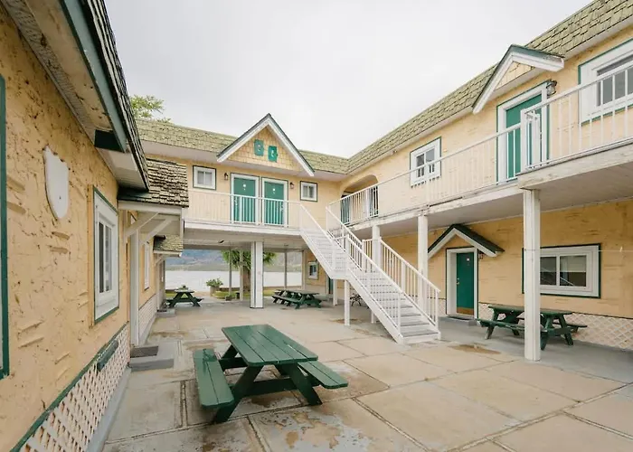 Suite 18 Green Gables Resort Lake View Retreat