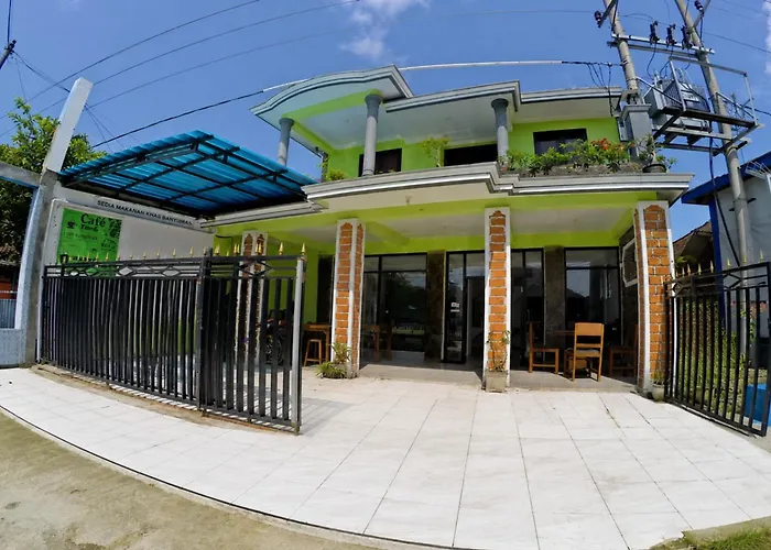 Oyo 95309 Ijen Homestay