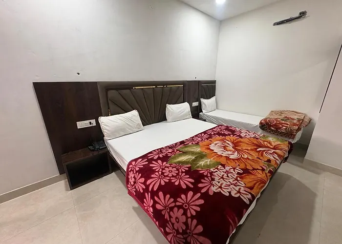 Hotel U V 2 Mins From Golden Temple