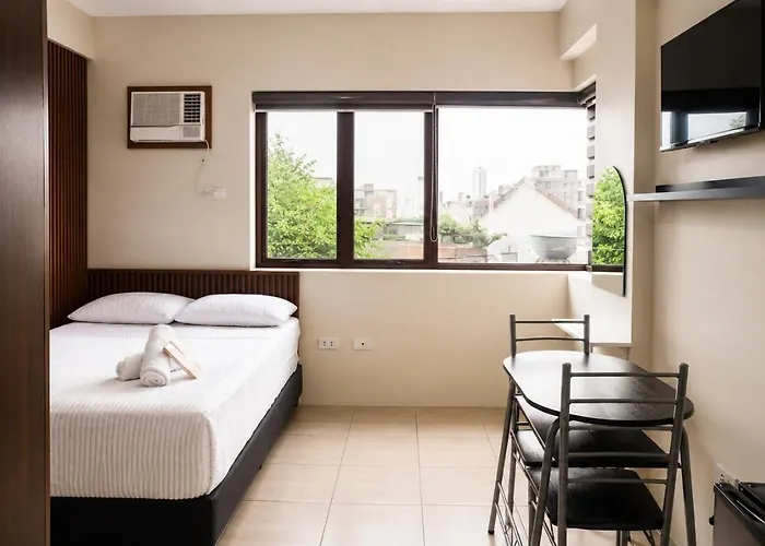 RedDoorz at Mola Suites near Makati Medical Center