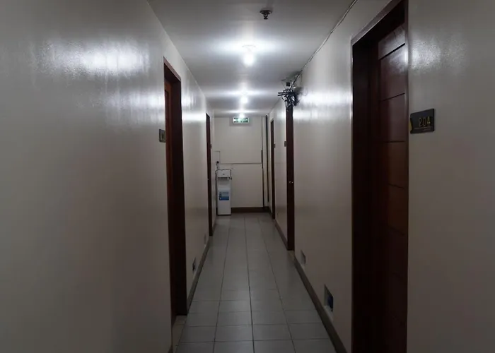 RedDoorz at Mola Suites near Makati Medical Center