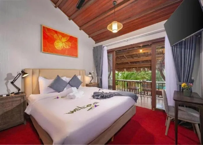 Hoianbang Beach Front Villa And Restaurant