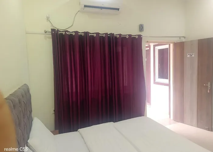 Grand Pahadi Tadka