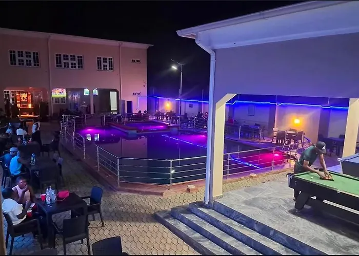 Dinam Hotel And Suites