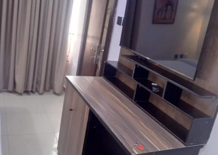Royal Vantage Hotel