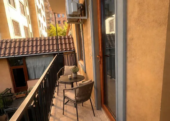 Hin Yerevantsi Hotel