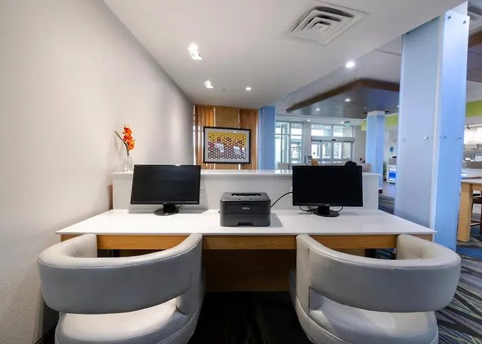 Holiday Inn Express & Suites Dallas Ne Arboretum
