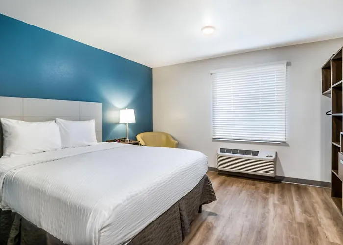 Woodspring Suites Chicago Addison