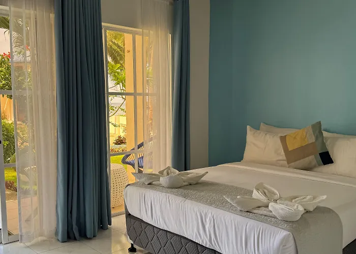 Lanas Beach Resort Carabao Island