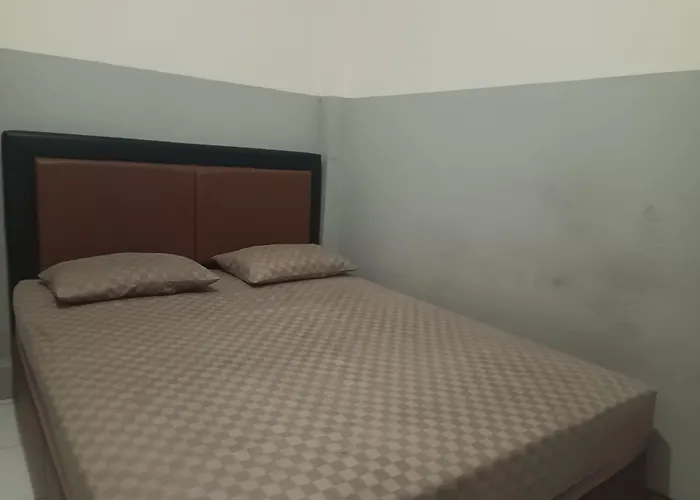 Oyo 93090 Multi Plus Inn