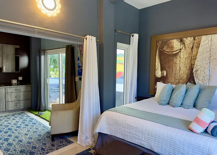 Old Crow Hotel And Suites