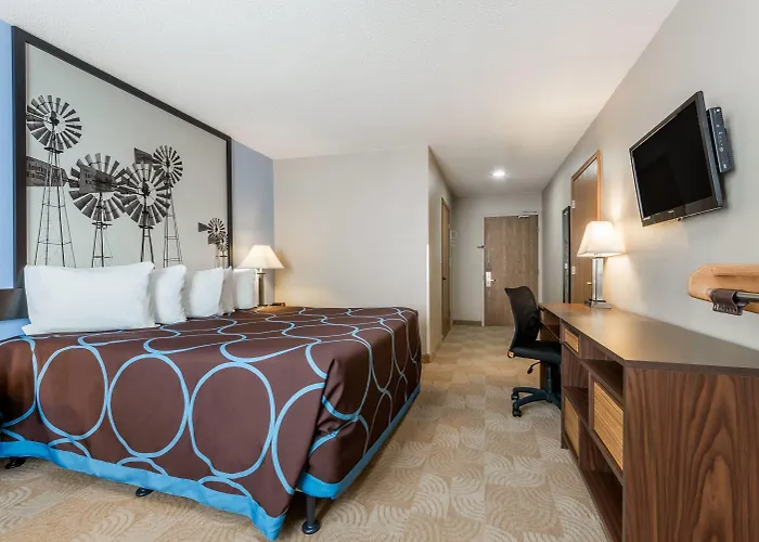 Super 8 By Wyndham Beloit