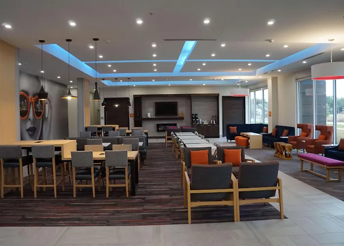 La Quinta Inn & Suites By Wyndham Lewisville