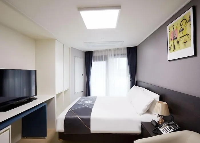Sokcho Chonpines Beach Hotel