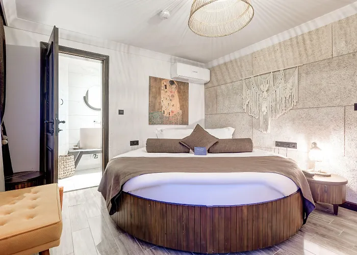 Parna Hotel