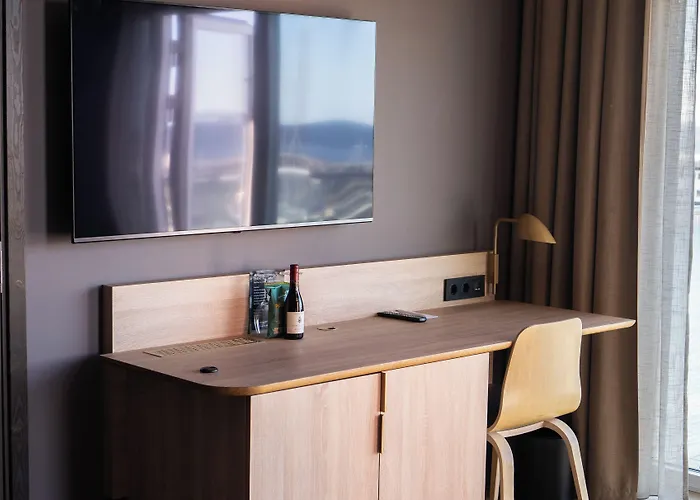 Clarion Hotel Sea U