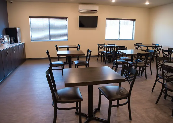 Cobblestone Inn & Suites - Forest City