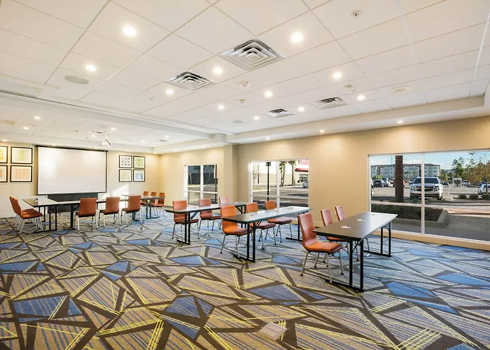 Holiday Inn Express & Suites Jacksonville - Town Center By Ihg