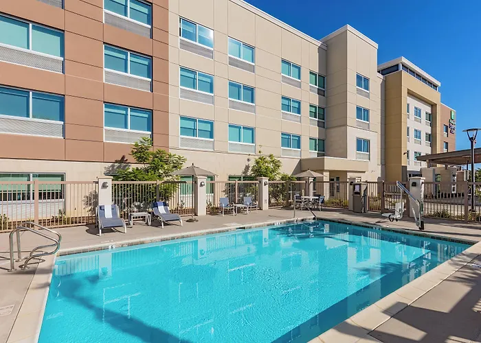 Holiday Inn Express & Suites - Moreno Valley - Riverside By Ihg
