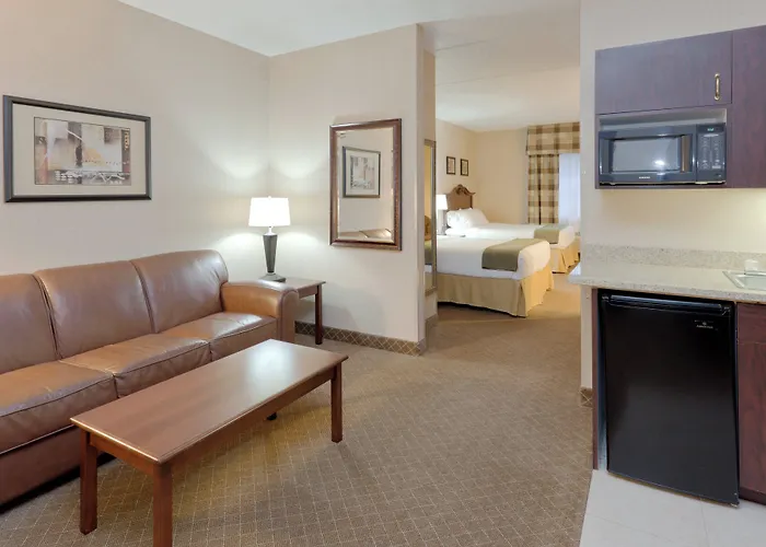 Holiday Inn Express & Suites Mentor - Banquet Center By Ihg