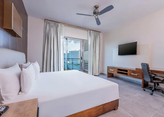 Krystal Urban Cancun & Beach Club