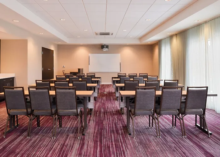 Courtyard By Marriott Toledo North