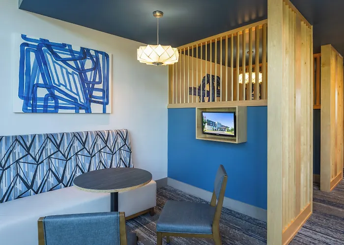 Holiday Inn Express & Suites Greenwood Mall By Ihg