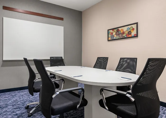Fairfield Inn & Suites By Marriott Alexandria