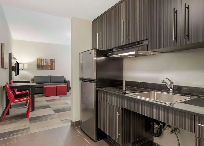 Best Western Plus Airport Inn & Suites