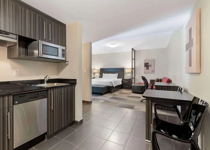 Best Western Plus Airport Inn & Suites