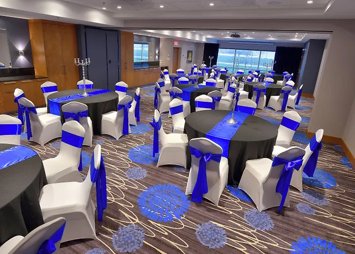Holiday Inn Express & Suites Vaudreuil-Dorion By Ihg