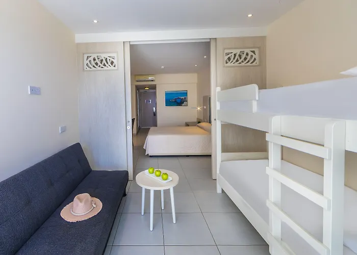 Tofinis Hotel