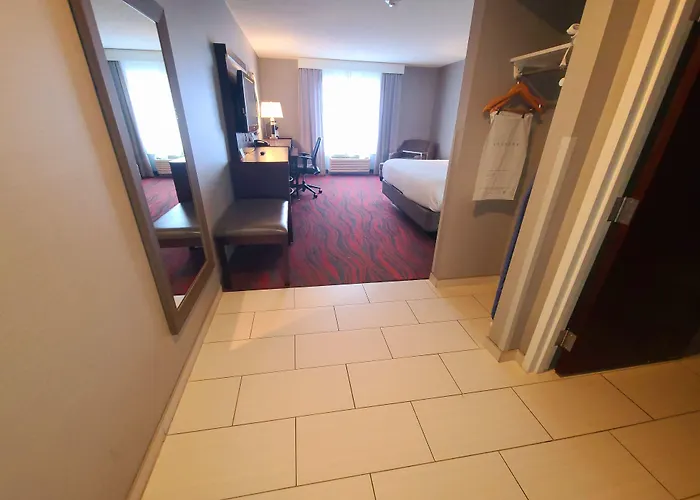 Holiday Inn Express & Suites Utica, Ny