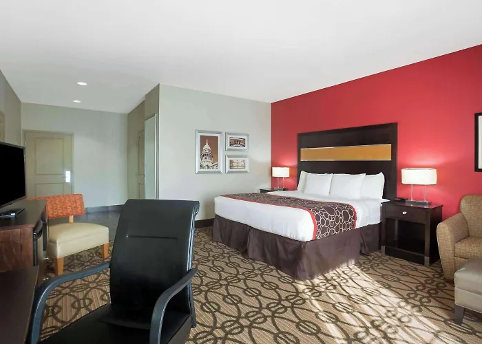 La Quinta By Wyndham Pearsall