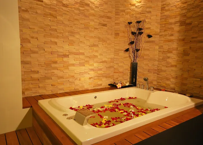 Nouvo City Hotel
