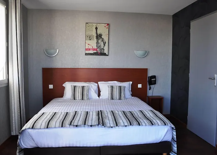 Brit Hotel Confort Azur Cholet Nord