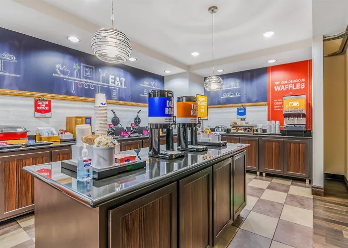 Hampton Inn & Suites Detroit/Airport Romulus