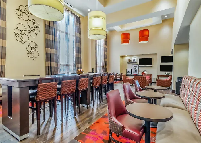 Hampton Inn & Suites Detroit/Airport Romulus