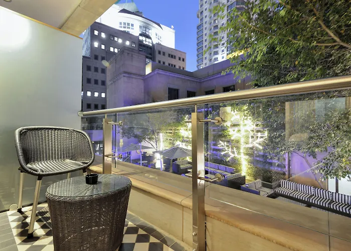 DAVINCI Hotel on Nelson Mandela Square