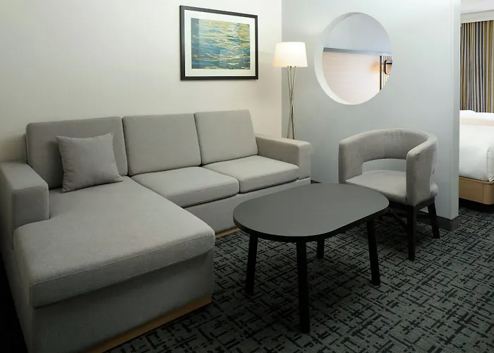 Fairfield Inn & Suites By Marriott Montreal Airport