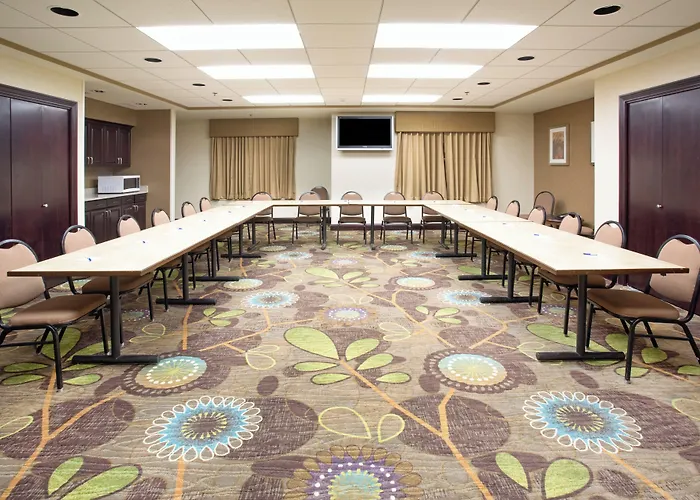 Holiday Inn Express & Suites Minot By Ihg