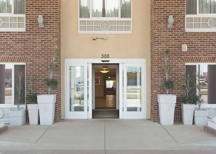 Holiday Inn Express & Suites Minot By Ihg