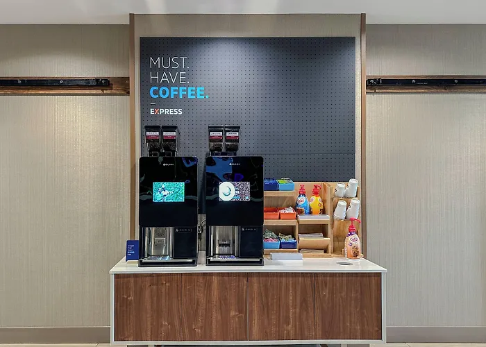 Holiday Inn Express & Suites Lincoln South By Ihg