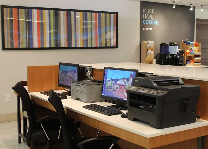 Holiday Inn Express & Suites Bradley Airport By Ihg