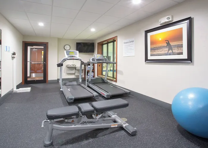 Holiday Inn Express Hotel & Suites Concordia Us 81 By Ihg