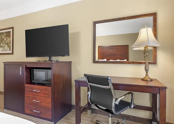 Best Western Plus Monica Royale Inn & Suites