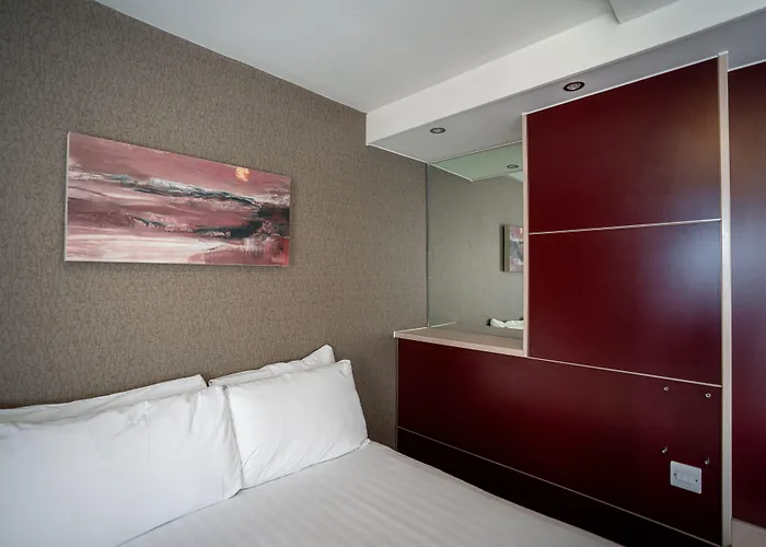 Pendulum Hotel