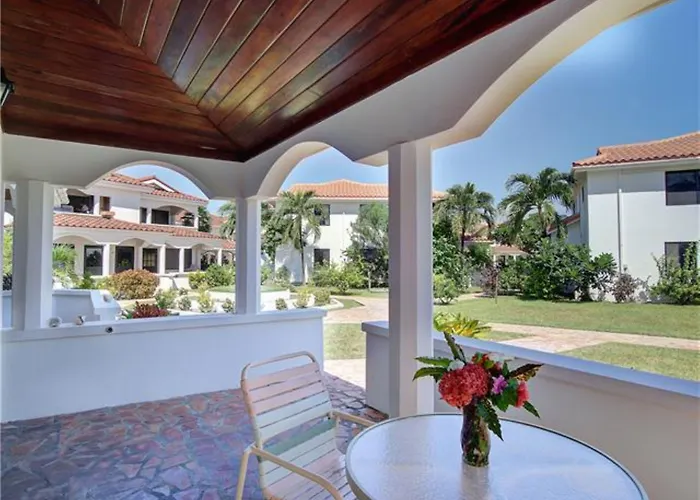Isla Bonita Yacht Club