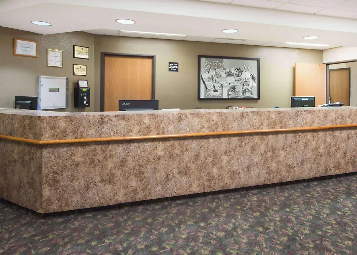 Super 8 By Wyndham Iola Ks